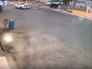 [Vídeo] Adolescentes sofrem fratura exposta durante acidente de trânsito em Dois Riachos