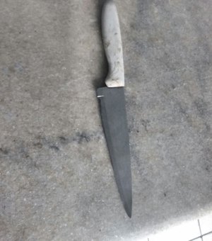 Menor acusado de assalto é apreendido com uma faca na Jatiúca
