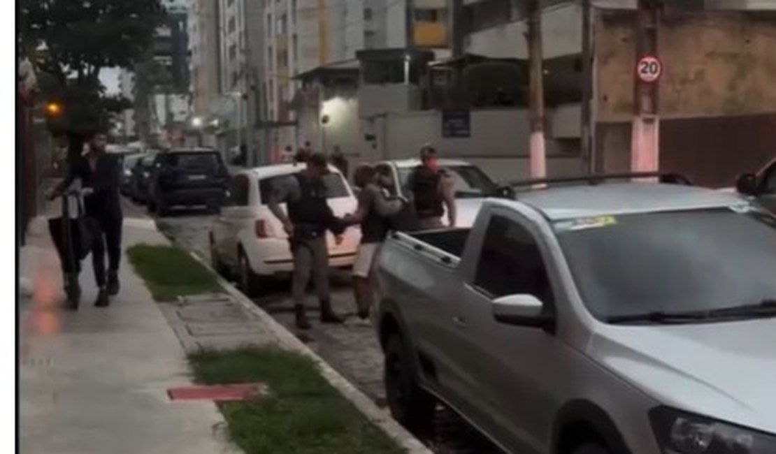 Briga por vaga de carro termina em pancadaria e flanelinha preso na Jatiúca