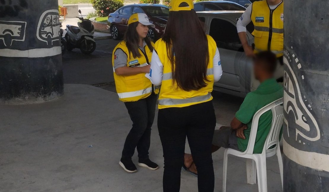 Ronda no Bairro auxilia dependente químico e o encaminha para tratamento