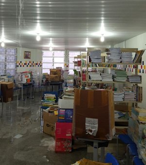 [Vídeo] Escola que Prefeitura gastou mais de R$ 2 milhões fica inundada com a chuva
