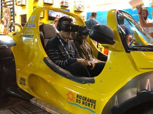 Óculos de realidade virtual viram febre em feira de turismo