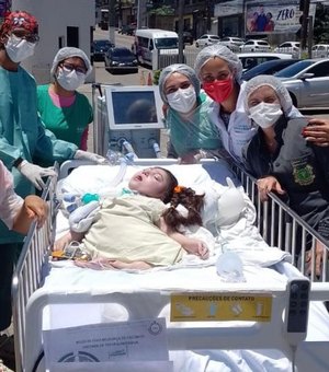 Hospital da Criança proporciona primeiro banho de sol para paciente com síndrome rara