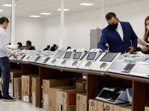 Equipe das Forças Armadas passa quase sete horas em inspeção no TSE