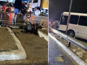 [Vídeo] Ônibus de estudantes colide com duas motos em Arapiraca e deixa dois feridos