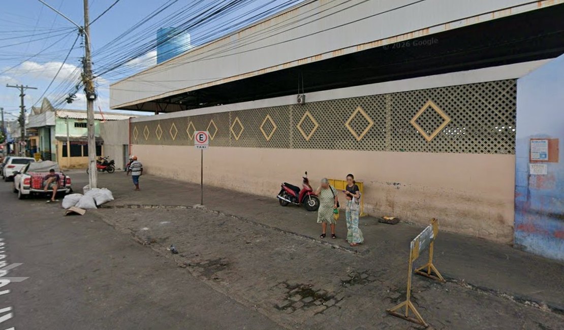 Homem é agredido a pauladas nas proximidades do Mercado Público de Arapiraca
