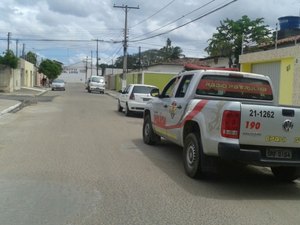 Bandidos assaltam mulheres e levam motocicleta em Arapiraca