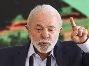 Lula telefona para Xi Jinping e conversam sobre ampliação de comércio