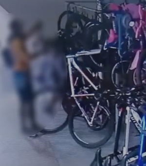 Oplit prende em flagrante suspeito de furtos de bicicleta na Jatiúca, em Maceió