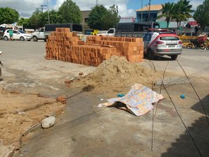 [Vídeo] Homem é executado enquanto fazia compras em feira livre 