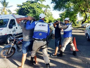 BPTran participa de Operação Lei Seca no bairro do Vergel do Lago