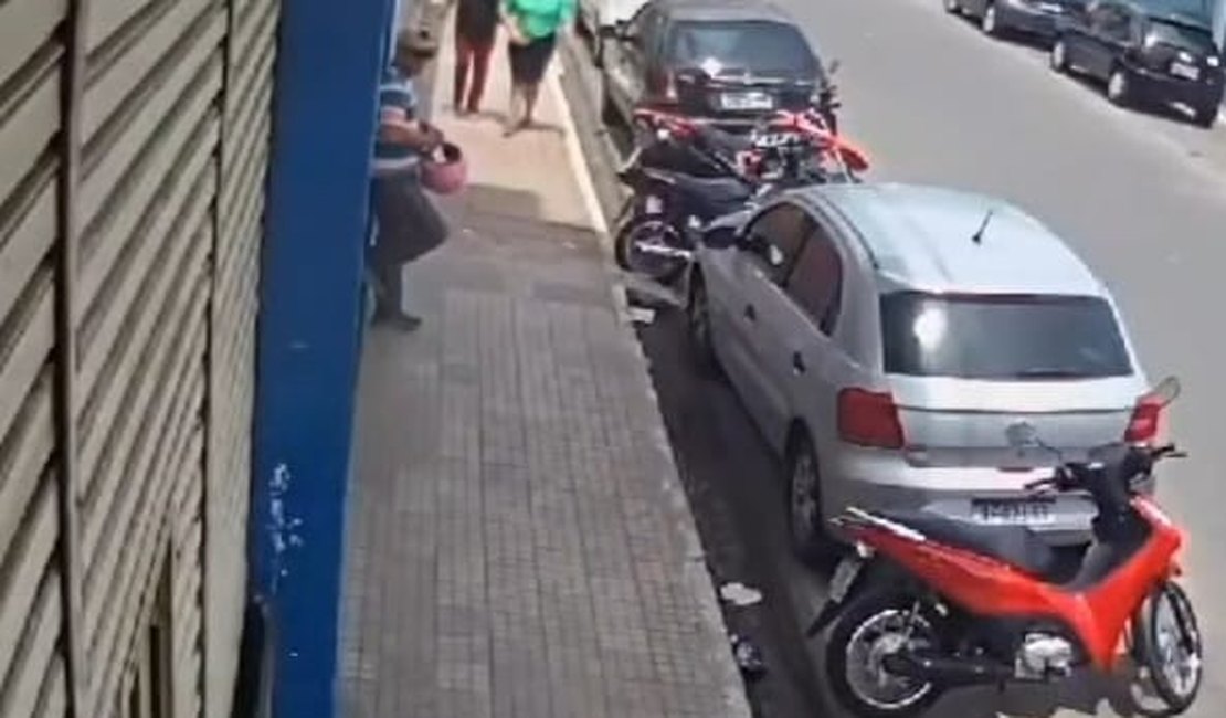 Homem furta moto estacionada no centro de Arapiraca