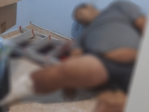 Homem é executado a tiros enquanto conversava com vizinhos no bairro Canafístula