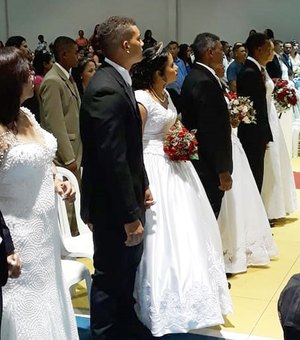 ?Casamento coletivo em Penedo formaliza união de 82 casais