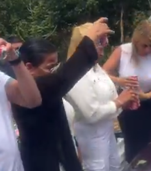 Família usa Coca-Cola em homenagem durante despedida de mulher após morte