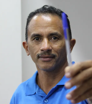 Manoel Gomes, do hit Caneta Azul, confirma farsa de noivado com dentista: 'Jogada de marketing'