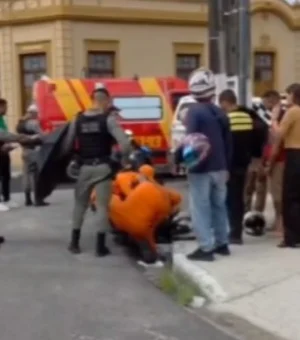 Batida entre viatura da PM e moto por app deixa ferido no bairro do Farol