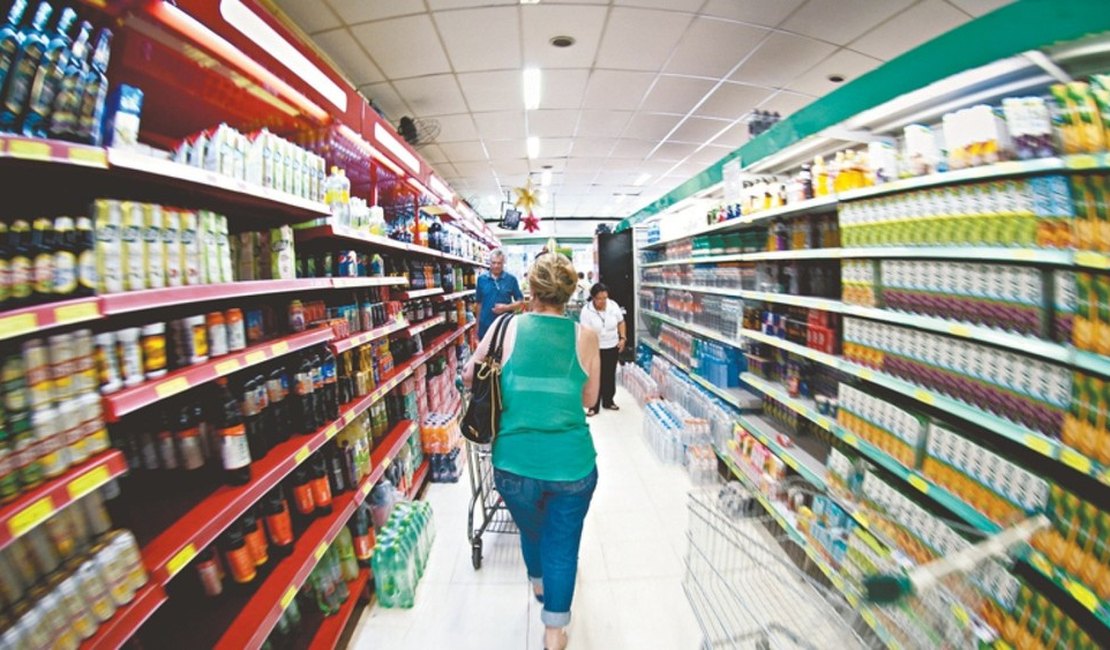 Quais os cuidados na ida ao mercado em meio à pandemia? Médico dá dicas