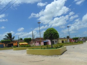 Dois carros colidem no Centro de São Luís do Quitunde