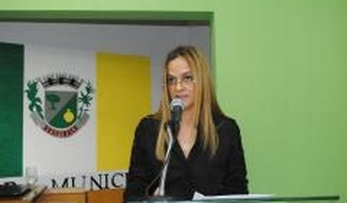 Aurélia solicita à prefeitura explicações  sobre recursos da saúde