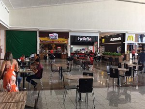 Suspensão de consumo em bares e restaurantes leva estabelecimentos a dispensarem funcionários