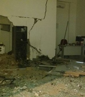 Bandidos explodem agência bancária e fazem reféns no Sertão de Alagoas