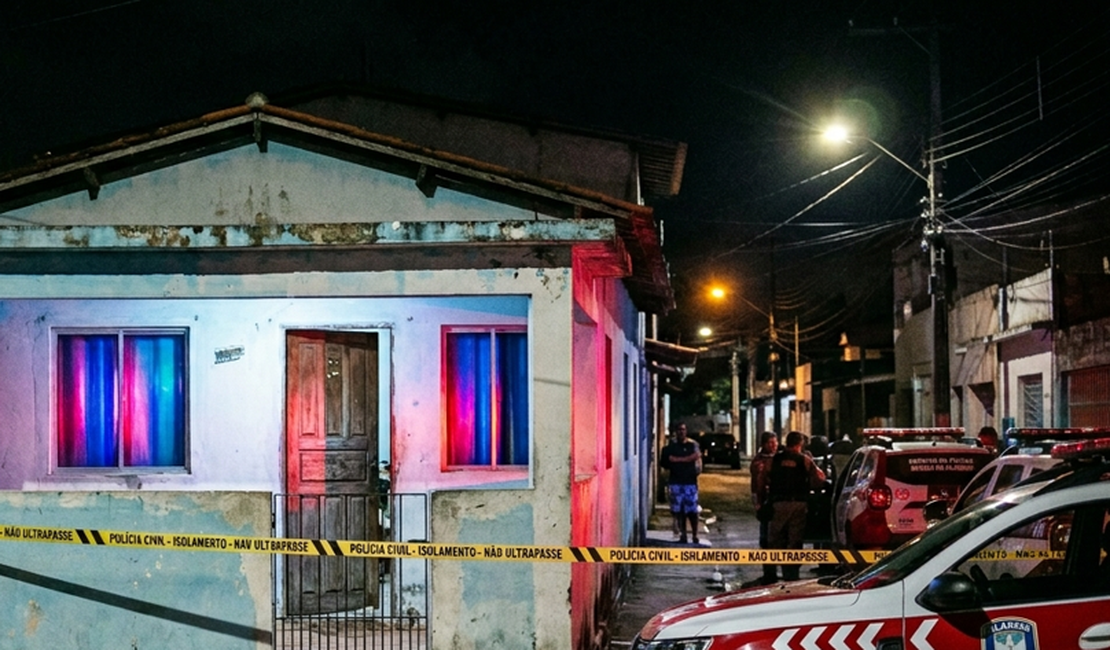 Criança de seis anos é baleada dentro de casa no Jacintinho; o alvo era o pai