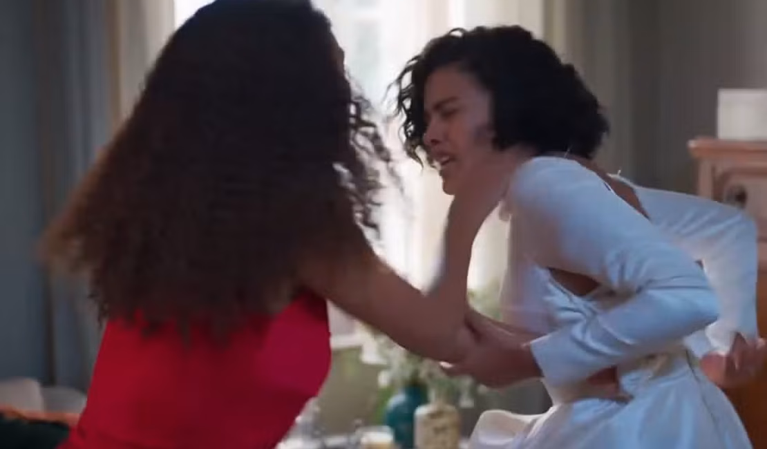Cena icônica de Raquel rasgando vestido de Maria de Fátima em 'Vale Tudo' repercute nas redes