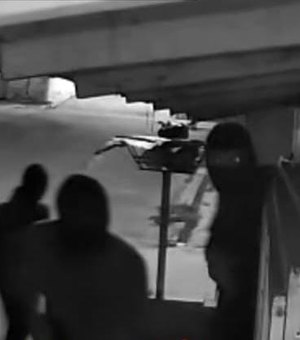 Bando armado e encapuzado é visto rondando ruas do município de São Luís do Quitunde