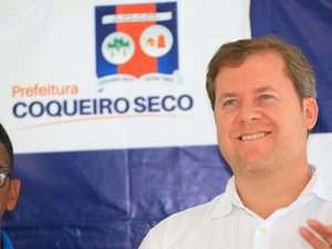 Ministro do Turismo garante R$ 1,1 mi para orla lagunar em Coqueiro Seco