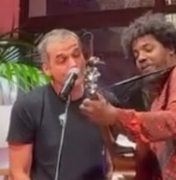 Wagner Moura surpreende ao subir ao palco durante show em Barcelona