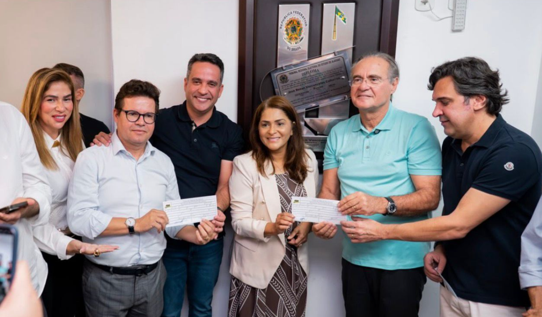 Pastor que levou Michelle Bolsonaro à igreja em Maceió se filia ao MDB ao lado de Renan Calheiros