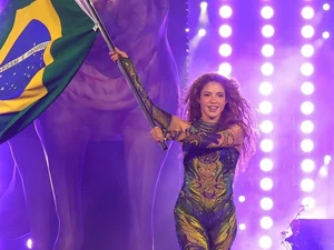 Shakira é criticada por versão de Dai Dai com Léo Santana e Filipe Ret