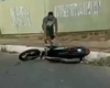 Motorista danifica moto de entregador e grupo de motociclistas vai até a casa em Maceió