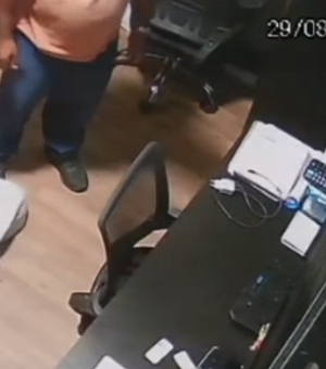 Vídeo mostra ex-funcionários de academia espancando gata em Maceió