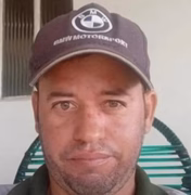 Homem é morto a tiros enquanto conversava em calçada no município de Canapi