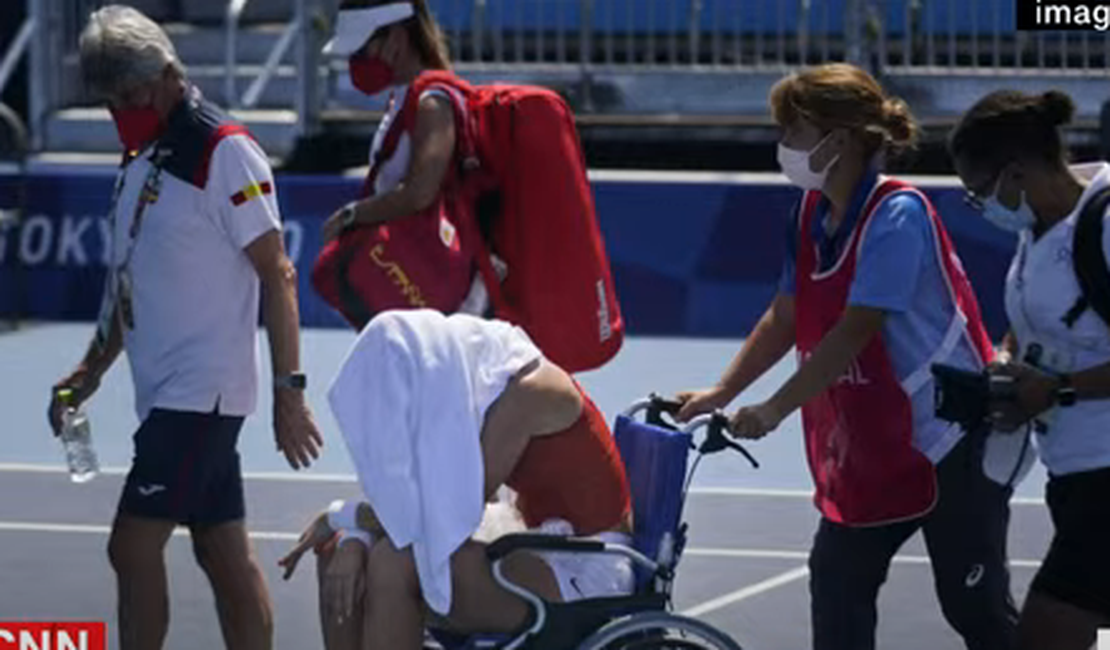 Tenista espanhola passa mal com o calor e abandona jogo das quartas em Tóquio