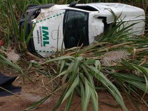 Carro do IML que seguia para manutenção em Maceió capota na AL-220