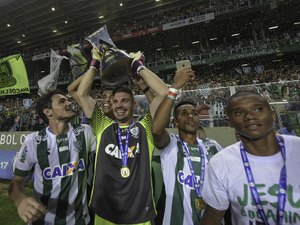América-MG derrota o CRB, quebra recorde e conquista a Série B