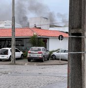 Curto-circuito provoca princípio de incêndio em clinica no bairro Farol