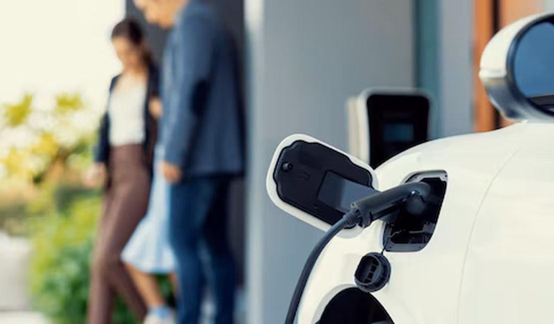 Arapiraca rumo ao futuro: alta dos combustíveis impulsiona 'boom' de carros elétricos
