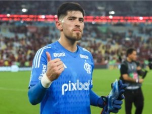 Jogadores do Flamengo sofrem tentativa de assalto, e carro do goleiro Rossi é atingido por tiros