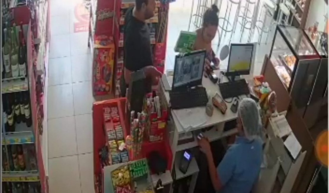  [Vídeo] Câmeras flagram furto de celular em balcão de conveniência em Maceió