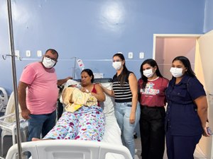 Gestantes atendidas na Santa Casa de Penedo recebem enxoval para bebê da prefeitura