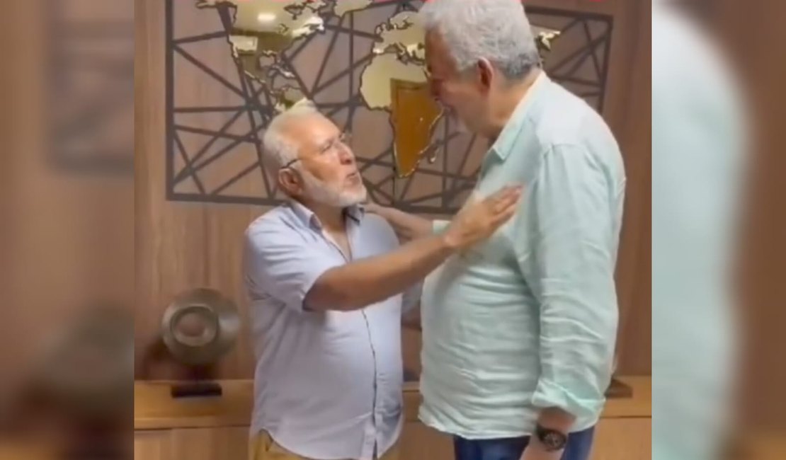 Após virar chacota em Delmiro Gouveia, Paulão apaga vídeo onde diz que Lula mandou um ‘abraço’ para Padre Eraldo