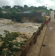 [Vídeo] Volume de água do Rio Poção surpreende população e motoristas 