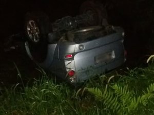 Carro de candidato ao governo é alvo de disparos; ele não foi atingido