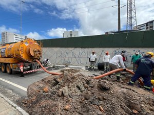 Prefeitura realiza obra de drenagem na alça lateral do viaduto João Lyra