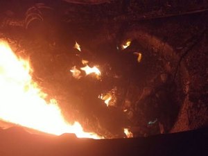 Corpo carbonizado é encontrado dentro de porta-malas de carro com placas de Alagoas