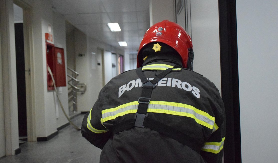 Bombeira de folga foi fundamental na evacuação de prédio durante incêndio em Maceió